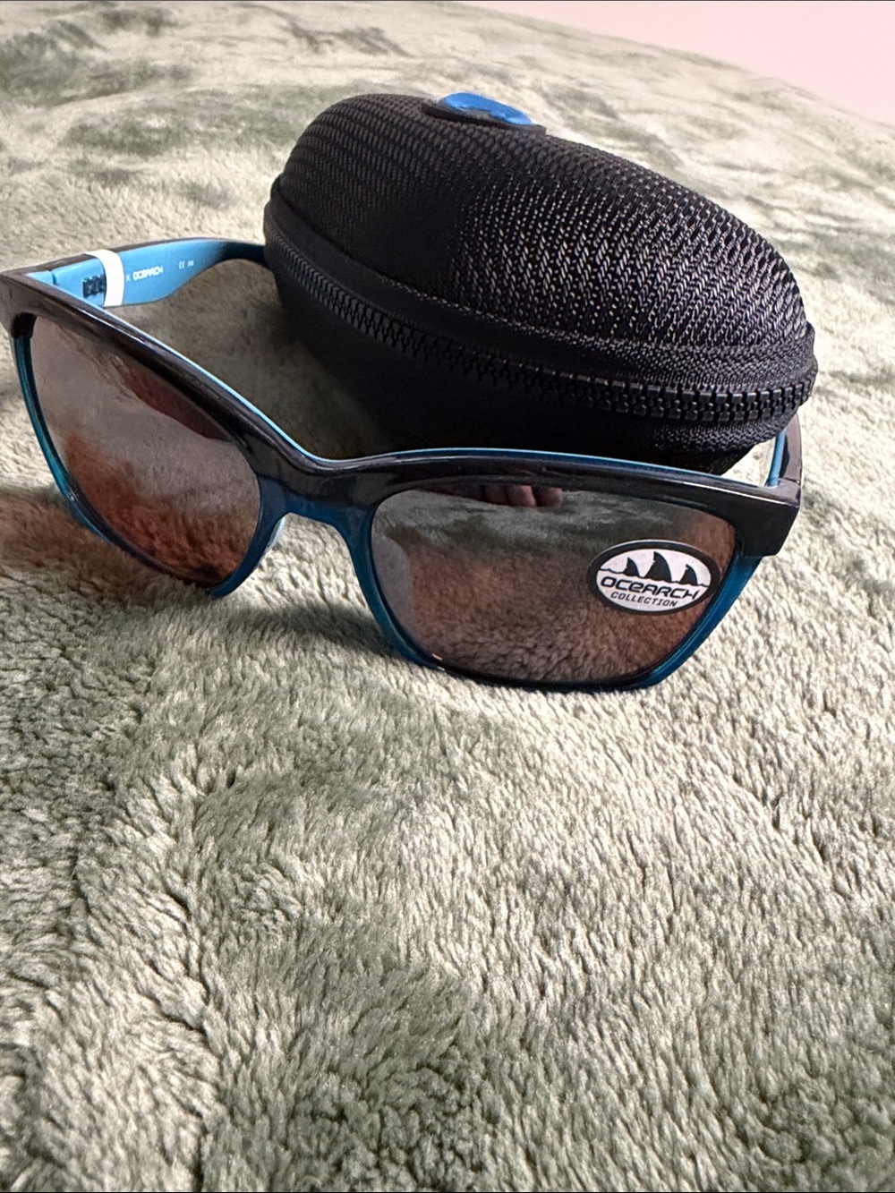NWOT Costa women’s/mens sunglasses